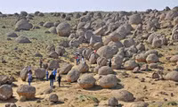 Những khối đá tròn như hòn bi khổng lồ ở Kazakhstan ảnh 7