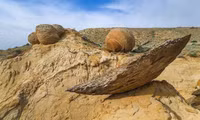 Những khối đá tròn như hòn bi khổng lồ ở Kazakhstan ảnh 2
