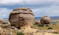 Những khối đá tròn như hòn bi khổng lồ ở Kazakhstan ảnh 5