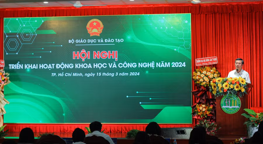 Thứ trưởng Nguyễn Văn Phúc phát biểu tại hội nghị. (Ảnh: Anh Tiến)