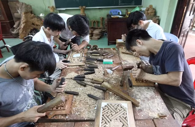 Một lớp đào tạo nghề Mộc mỹ thuật cho LĐNT ở Thừa thiên - Huế