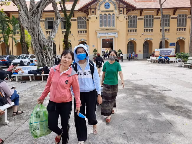 Tân SV đến nhập học tại Trường ĐH Sài Gòn được giới thiệu tư vấn về nhà trọ