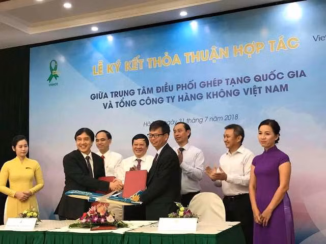 Lễ ký kết giữaTrung tâm ĐPGTQG và Hãng hàng không Vietnam Airlines 