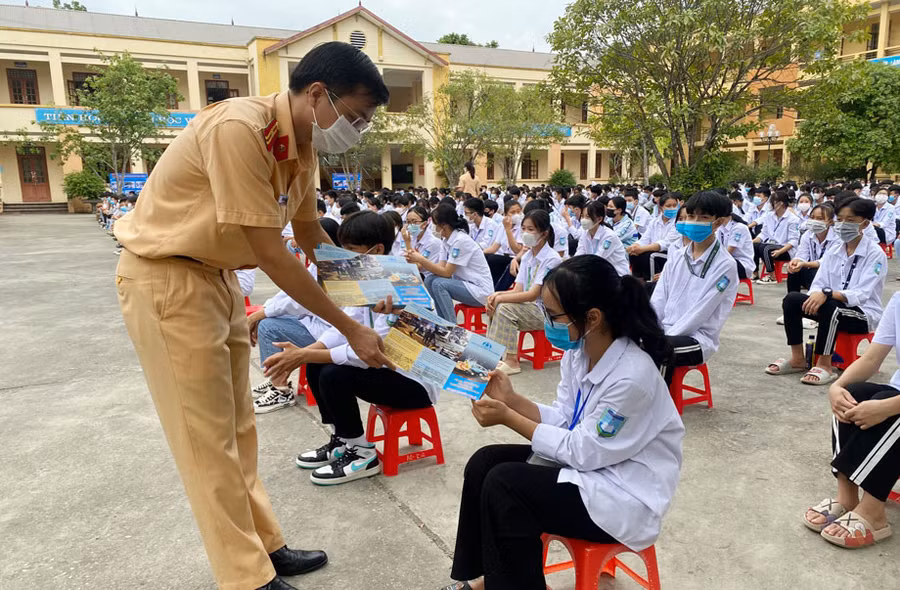 Chương trình tuyên truyền an toàn giao thông tại trường THPT Điềm Thụy (Phú Bình, Thái Nguyên)