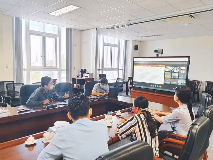 HCDC tổ chức tập huấn trực tuyến về công tác phòng chống dịch cho cán bộ giáo viên xã đảo Thạch An. Ảnh: HCDC