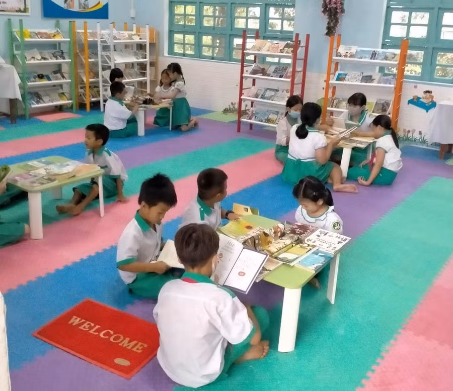 Phòng đọc sách của các em học sinh Trường Tiểu học Nguyễn Viết Xuân. Phòng đọc sách của các em học sinh Trường Tiểu học Nguyễn Viết Xuân.