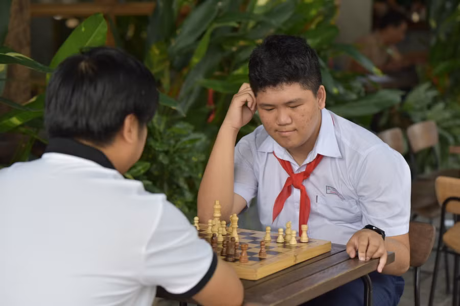 Giây phút thư giãn của Nguyễn Đỗ Quang Minh là đánh cờ vua.