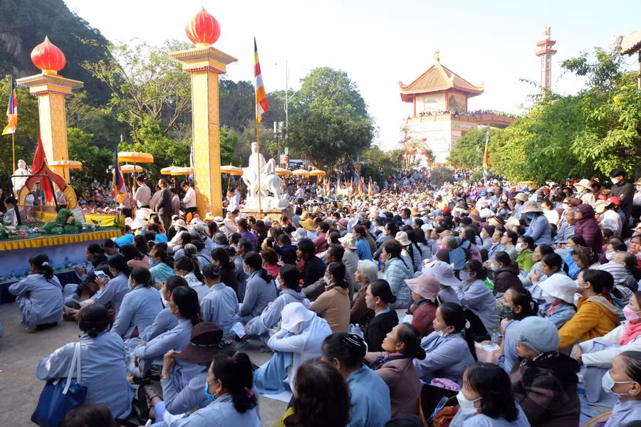 Lễ hội diễn ra vào dịp 19/2 Âm lịch hằng năm. Đây là dịp để người dân và du khách trải nghiệm và tìm hiểu những giá trị tinh thần mang đậm nét văn hóa Phật giáo. Ảnh: Hoàng Vinh.