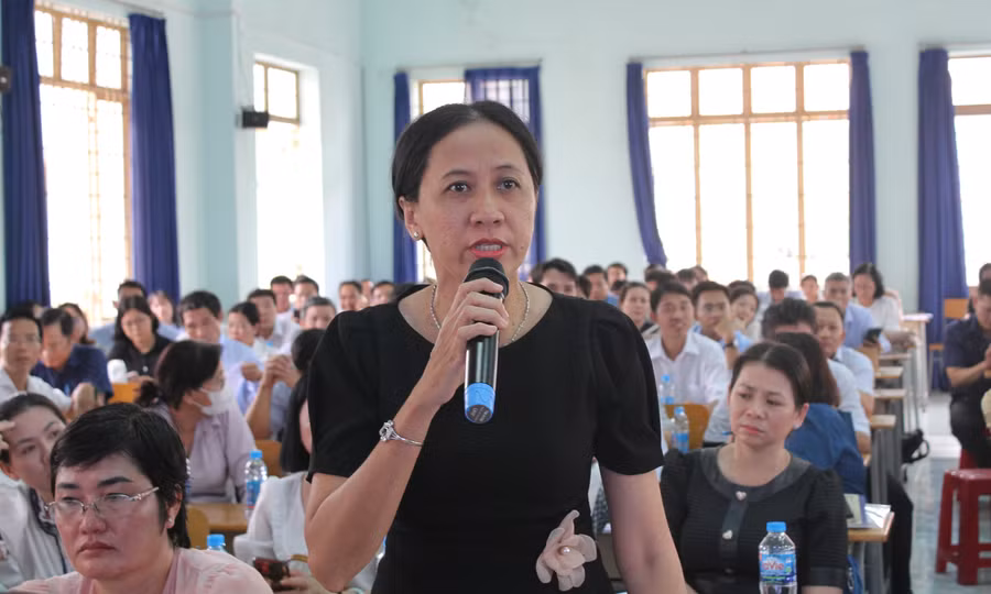 Thành viên Hội đồng coi thi phát biểu ý kiến liên quan công tác coi thi tại hội nghị. (Ảnh: Sở GD&ĐT Bình Dương) Thành viên Hội đồng coi thi phát biểu ý kiến liên quan công tác coi thi tại hội nghị. (Ảnh: Sở GD&ĐT Bình Dương)