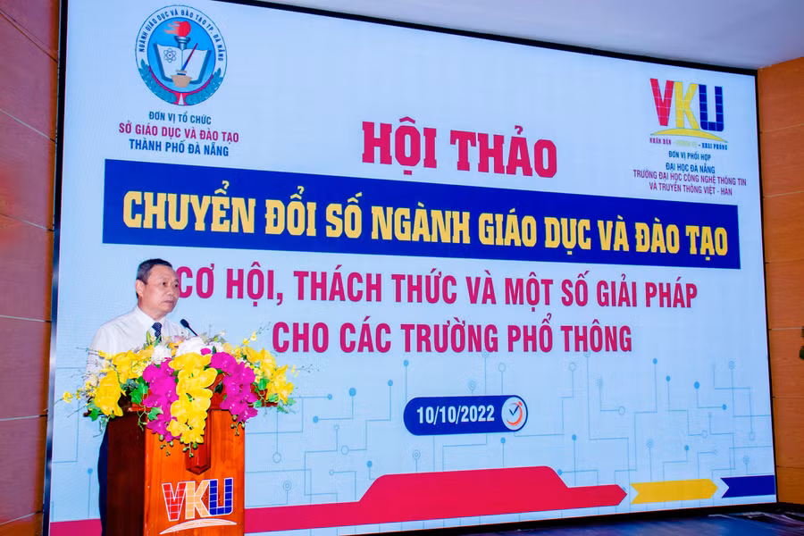Ông Mai Tấn Linh - Phó Giám đốc Sở GD&amp;ĐT TP. Đà Nẵng phát biểu khai mạc hội thảo.