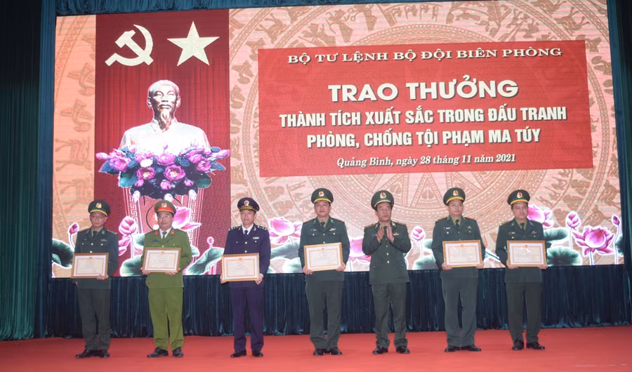 Bộ Tư lệnh Bộ đội Biên phòng trao thưởng cho ban chuyên án QB1121.