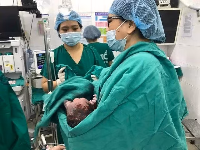 Bé trai chào đời khỏe mạnh (BVCC).