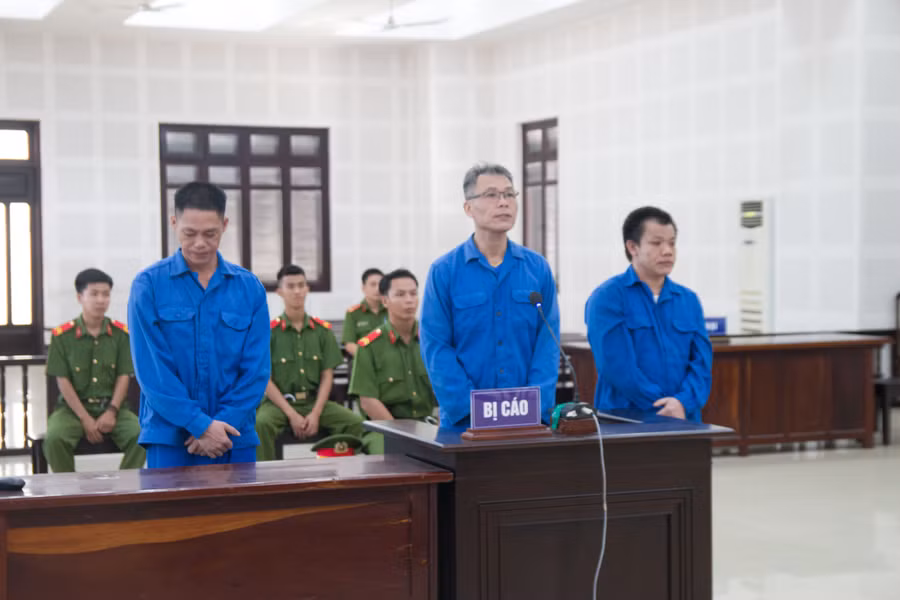 Các bị cáo tại phiên tòa. Ảnh: Trần Trang. 