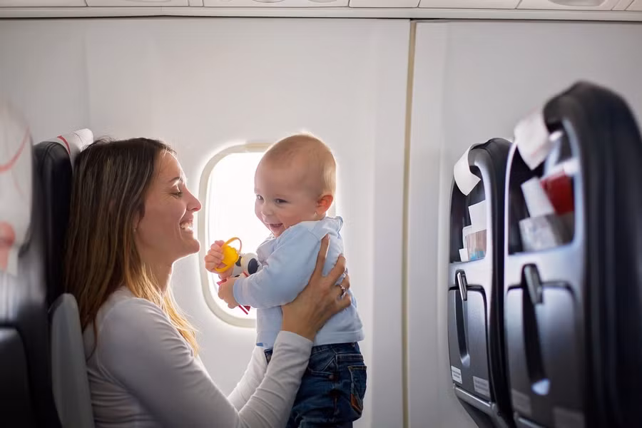 10 điều cha mẹ cần lưu ý khi đưa trẻ đi du lịch bằng máy bay ảnh 4