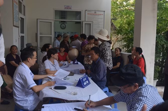 Người dân được khám sức khỏe miễn phí. Ảnh Sở Y tế Hà Nội.
