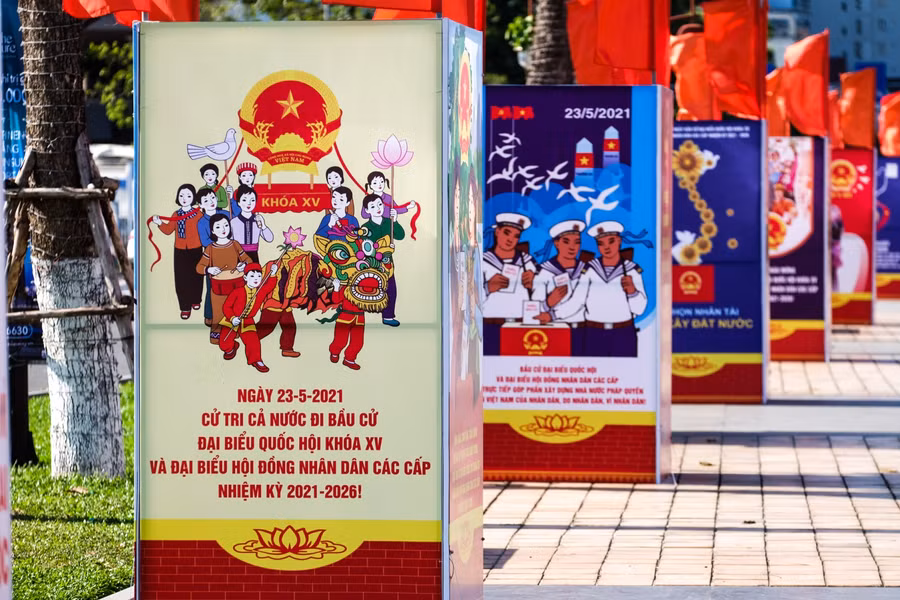 Bên cạnh đó, TP Đà Nẵng cũng treo băng rôn, khẩu hiệu để chào mừng ngày Bầu cử Đại biểu Quốc hội khóa XV và Đại biểu HĐND các cấp nhiệm kỳ 2021-2026.