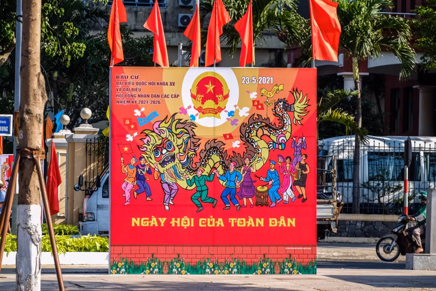 Không khí tưng bừng, phấn khởi trong các tầng lớp nhân dân.