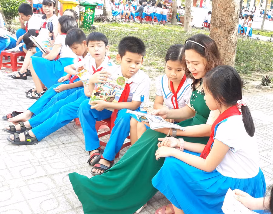 Giáo viên và học sinh tỉnh Quảng Nam. 