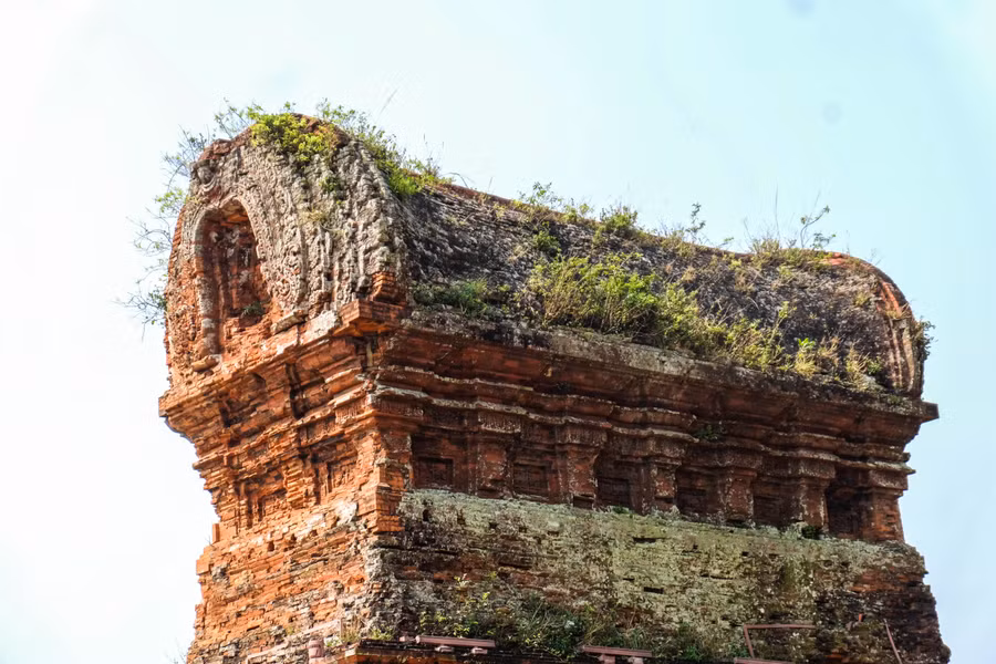 Phần mái của tháp Lửa. Ảnh: Hoàng Vinh.