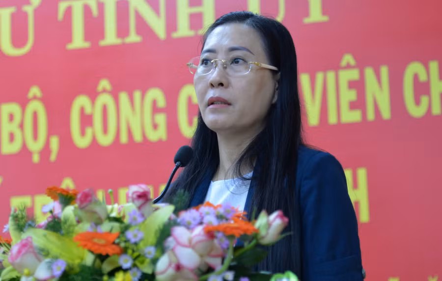 Bà Bùi Thị Quỳnh Vân, Bí thư Tỉnh ủy Quảng Ngãi làm Trưởng Ban chỉ đạo Tỉnh ủy về phòng, chống tham nhũng, tiêu cực tỉnh Quảng Ngãi. 