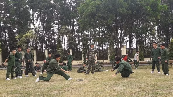 Một buổi tập luyện của học viên tại Trung tâm Giáo dục quốc phòng và an ninh (Đại học Thái Nguyên).