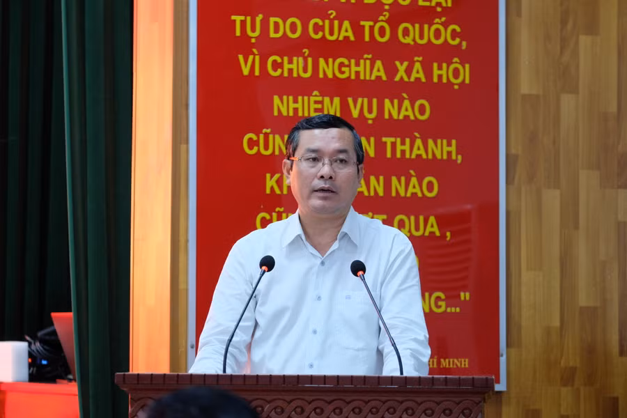 Thứ trưởng Nguyễn Văn Phúc phát biểu khai mạc tập huấn công tác quốc phòng, quân sự và phòng chống khủng bố các đơn vị thuộc, trực thuộc Bộ, các sở GD&amp;ĐT năm 2023. Ảnh: Hoàng Vinh.