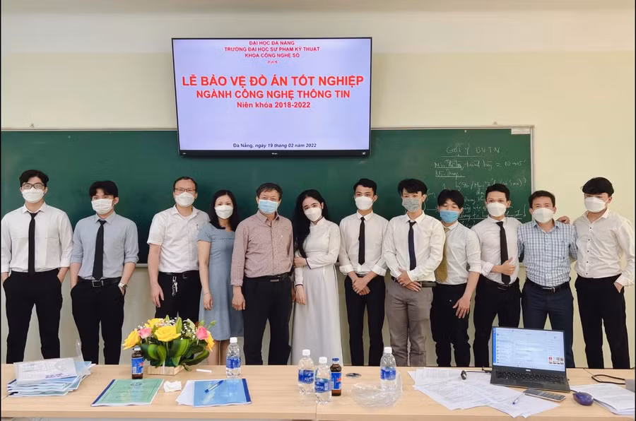 Trường Đại học Sư phạm Kỹ thuật mời doanh nghiệp bên ngoài về chấm đồ án tốt nghiệp nhằm tạo điều kiện cho sinh viên tìm kiếm việc làm.
