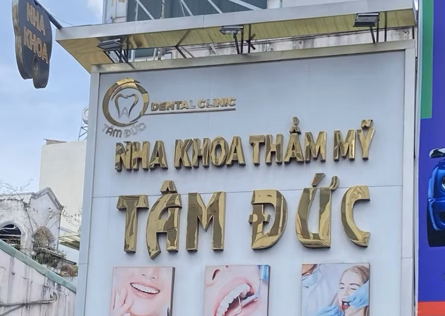 Phòng khám chuyên khoa răng hàm mặt thuộc Công ty TNHH Nha khoa Triệu Nha có treo biển hiệu “Nha khoa thẩm mỹ Tâm Đức” được đưa vào danh sách cần theo dõi sát của Thanh tra Sở Y tế. (Ảnh: Sở Y tế TPHCM)