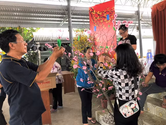 Phần thi trang trí Hoa Mai -Hoa Đào. Phần thi trang trí Hoa Mai -Hoa Đào.