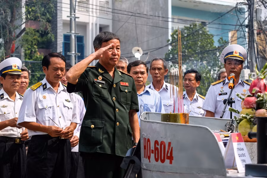 Ban liên lạc bộ đội Trường Sa Đà Nẵng tổ chức lễ tưởng niệm.