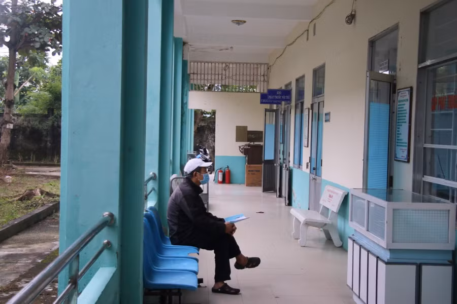 Khu vực sảnh chờ khám bệnh của Trung tâm Y tế quận Ngũ Hành Sơn.