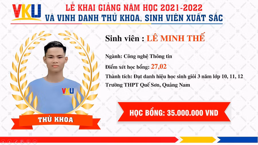 Trao học bổng trị giá 35 triệu đồng cho tân sinh viên.