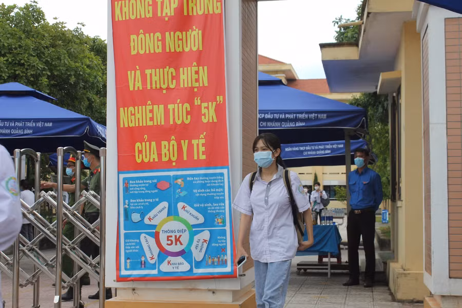 Tâm trạng của thí sinh thoải mái sau khi hoàn tất buổi thi.