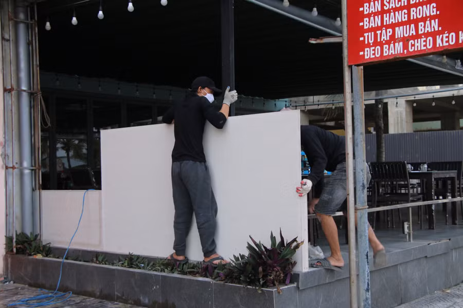 Theo Sở Du lịch Đà Nẵng, Trung Quốc là một trong những thị trường tiềm năng, do đó trong kế hoạch xúc tiến thị trường thời gian tới, ngành du lịch sẽ tập trung vào duy trì quảng bá hình ảnh du lịch Đà Nẵng, chính sách mở cửa, sản phẩm, sự kiện mới của thành phố đến thị trường Trung Quốc. Đồng thời, Đà Nẵng xúc tiến mở lại các đường bay từ các tỉnh, thành lớn Trung Quốc (Quảng Châu, Thượng Hải) đến Đà Nẵng trong năm 2023, tập trung quảng bá các sản phẩm du lịch M.I.C.E, golf, nghỉ dưỡng biển cao cấp... đến thị trường khách Trung Quốc có mức chi tiêu cao. Ảnh: Hoàng Vinh.
