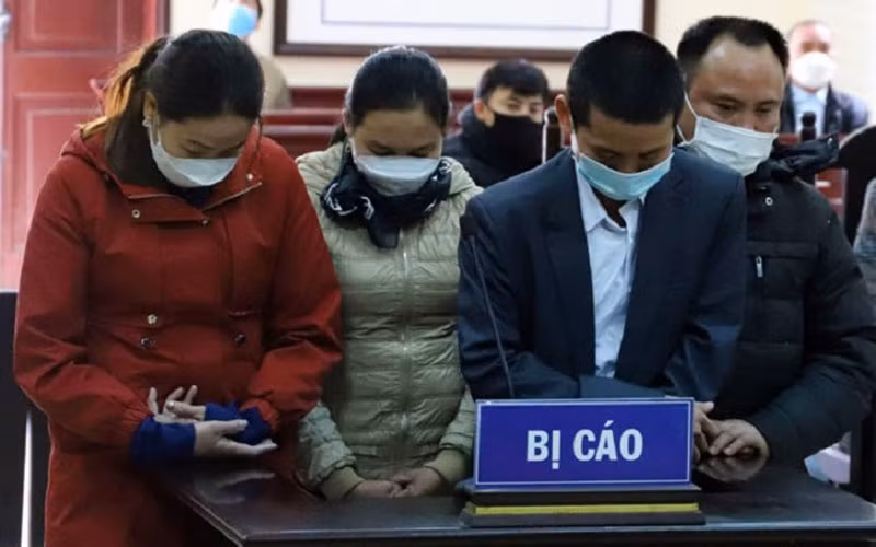 Hội đồng xét xử đã tuyên phạt tổng cộng 19 năm 6 tháng tù cho 4 bị cáo về tội “Tổ chức cho người khác trốn đi nước ngoài”.