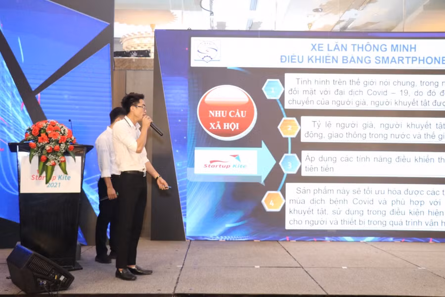Thuyết trình dự án khởi nghiệp tại vòng chung kết startup Kite 2021