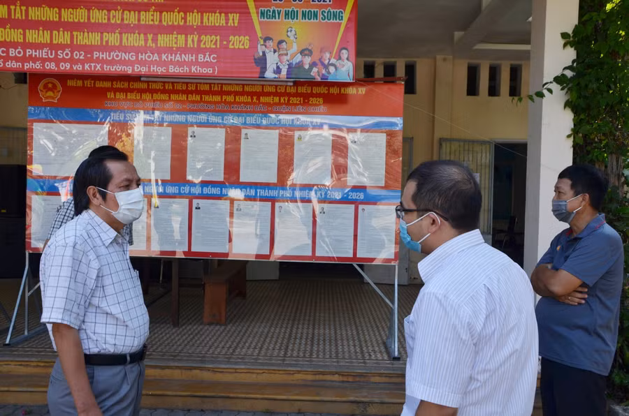 PGS.TS Ngô Văn Dưỡng kiểm tra công tác công tác chuẩn bị cho học sinh, sinh viên tham gia bầu cử Quốc hội và HĐND các cấp.