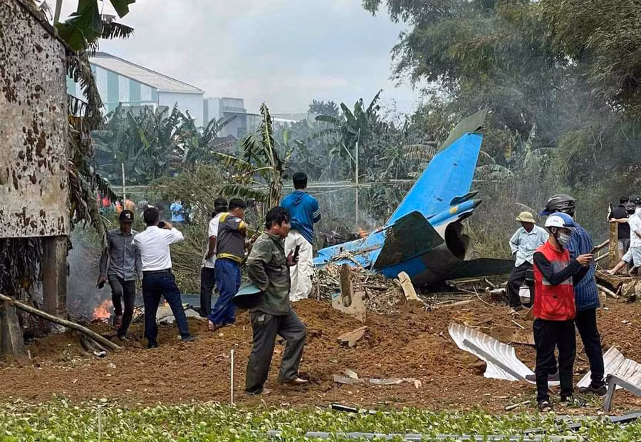 Thông tin ban đầu, khoảng 11h15, một máy bay quân sự rơi xuống khu đất trống khu vực khối Bình Ninh (phường Điện Nam Bắc, thị xã Điện Bàn, tỉnh Quảng Nam).