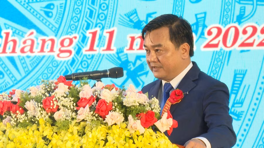Thầy Trần Thanh Hải, Bí thư Đảng bộ - Hiệu trưởng Trường THPT Lương Thế Vinh phát biểu tại Lễ kỷ niệm.