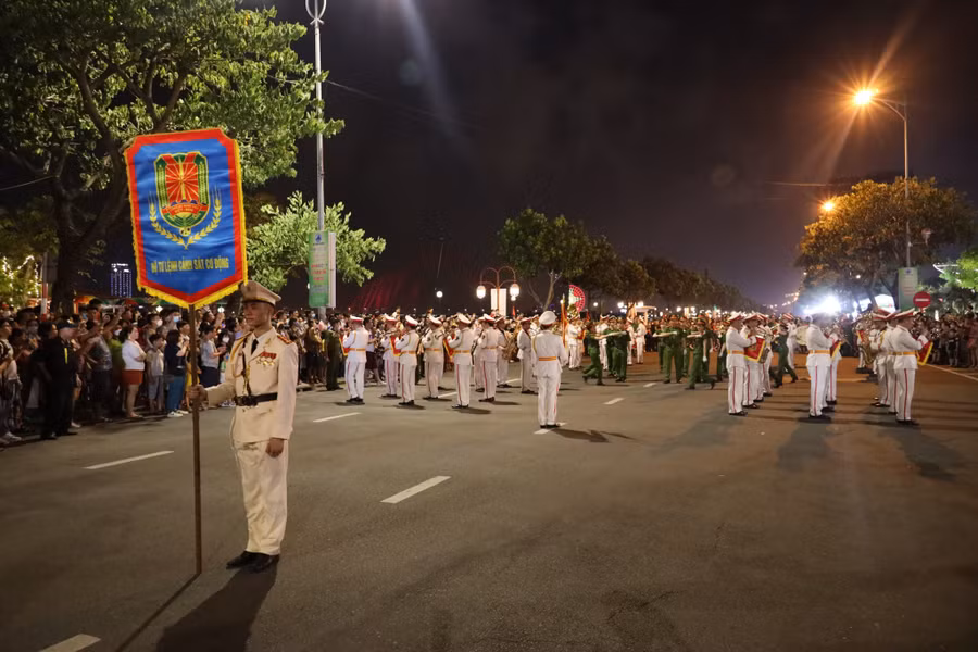 Bộ Tư lệnh Cảnh sát cơ động biểu diễn tại Đà Nẵng. Ảnh: Hoàng Vinh. Bộ Tư lệnh Cảnh sát cơ động biểu diễn tại Đà Nẵng. Ảnh: Hoàng Vinh.