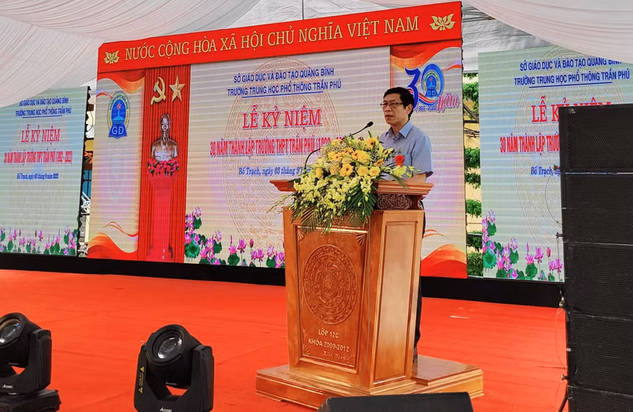 Ông Hồ Giang Long, Phó Giám đốc Sở GD&amp;ĐT Quảng Bình.