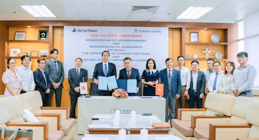 Trung tâm phát triển phần mềm - Đại học Đà Nẵng đã ký kết MoA với dự án nghiên cứu trị giá gần 30.000 USD. Ảnh: Huy Cường. Trung tâm phát triển phần mềm - Đại học Đà Nẵng đã ký kết MoA với dự án nghiên cứu trị giá gần 30.000 USD. Ảnh: Huy Cường.