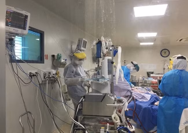 3 bệnh nhân Covid-19 rất nặng đang chạy ECMO tại BV Bệnh Nhiệt đới TPHCM ngày 8/6. (Ảnh: Sở Y tế).