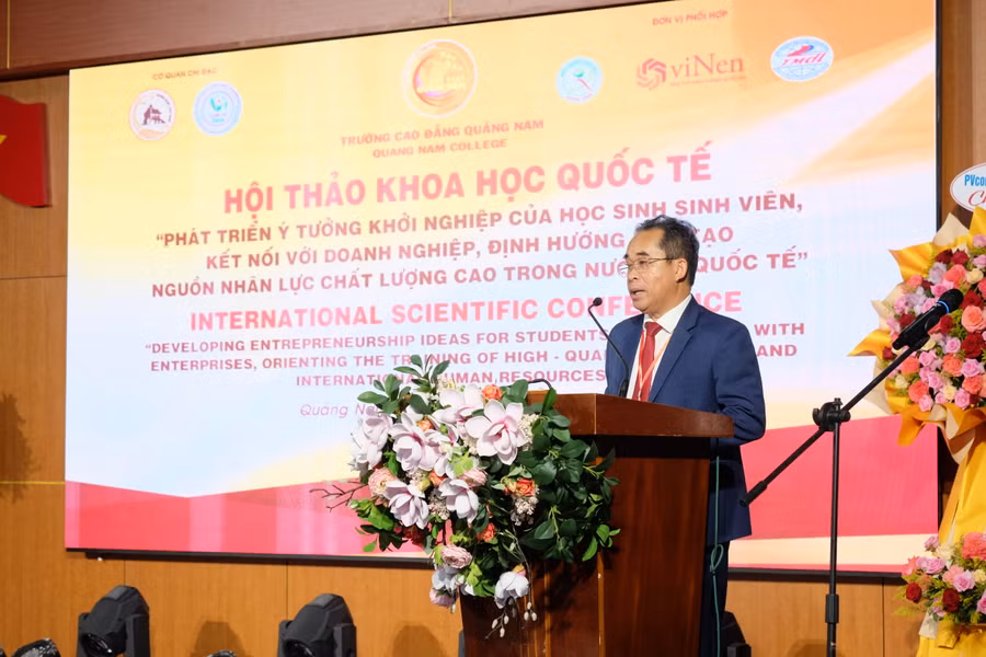 Ông Trần Anh Tuấn - Phó Chủ tịch UBND tỉnh Quảng Nam phát biểu tại hội thảo. Ông Trần Anh Tuấn - Phó Chủ tịch UBND tỉnh Quảng Nam phát biểu tại hội thảo.