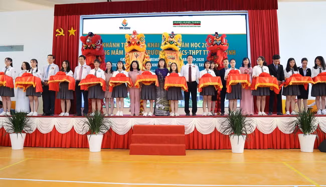 Nghi thức khánh thành trường. Nghi thức khánh thành trường.