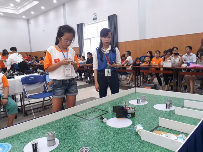 Cuộc thi IYRC là cơ hội để các bạn nhỏ thể hiện đam mê với robot.