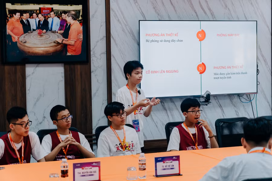Vòng phỏng vấn kín diễn ra vô cùng hồi hộp, căng thẳng. Vòng phỏng vấn kín diễn ra vô cùng hồi hộp, căng thẳng.