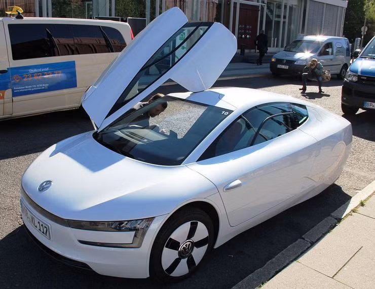 Volkswagen XL1 tiết kiệm nhiên liệu nhưng chưa hợp thời. Ảnh: wikipedia 10 mẫu ô tô lập dị nhất từng được sản xuất