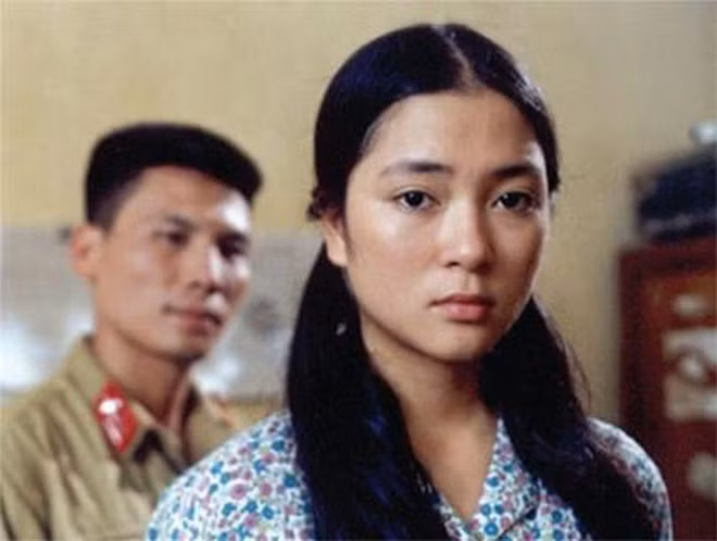 Nguyễn Thị Huyền trong phim Thời xa vắng - thời điểm này cô chưa đăng quang Hoa hậu Việt Nam.
