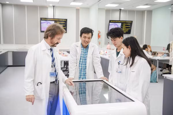 Nữ sinh chuyên Văn trúng học bổng ‘khủng’ ngành Cử nhân Điều dưỡng của VinUni